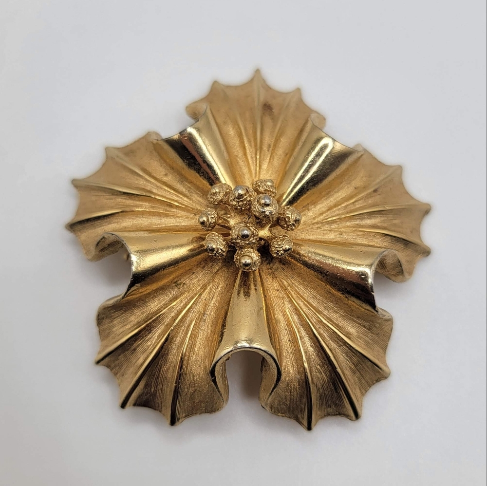 Vintage Coro Gold Pointsetta Flower Brooch
